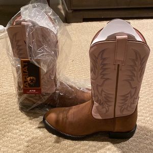 Brand new in box Heritage Stockman pink and brown boots.